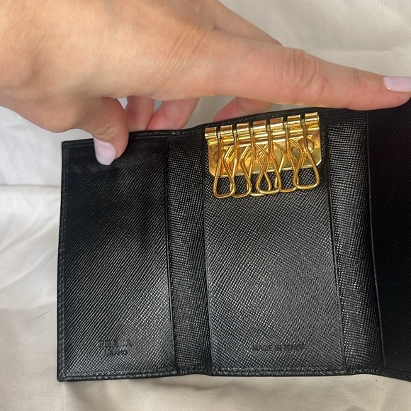 Prada Key Wallet - 6 Rings Black Saffiano Leather - Date Code 181 - Picture 4 of 15